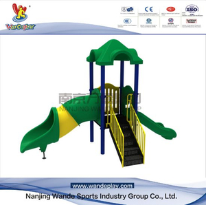 Playset per bambini all'aperto classico con scivolo