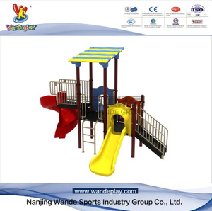 Playset per bambini all'aperto classico con scivolo