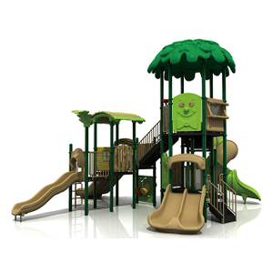 Parco giochi all'aperto della foresta dei bambini con l'attrezzatura dello scorrevole per il parco di divertimenti