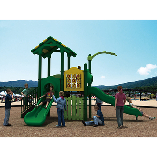 Parco giochi per bambini all'aperto nella foresta verde con scivolo Playset per la scuola materna