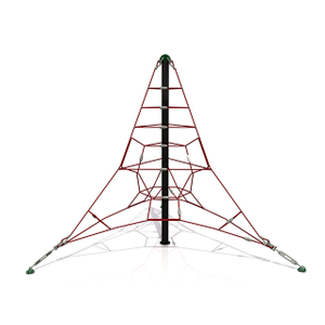 Parco giochi all'aperto con rete da arrampicata piramidale per esercizio